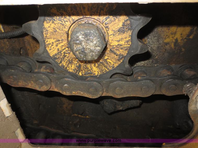 image for item F8013 1999 Vermeer V8100 trencher