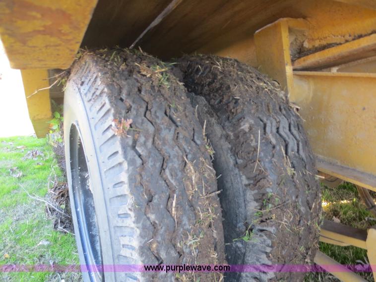 image for item F8045 1979 Dnyaweld tilt deck trailer