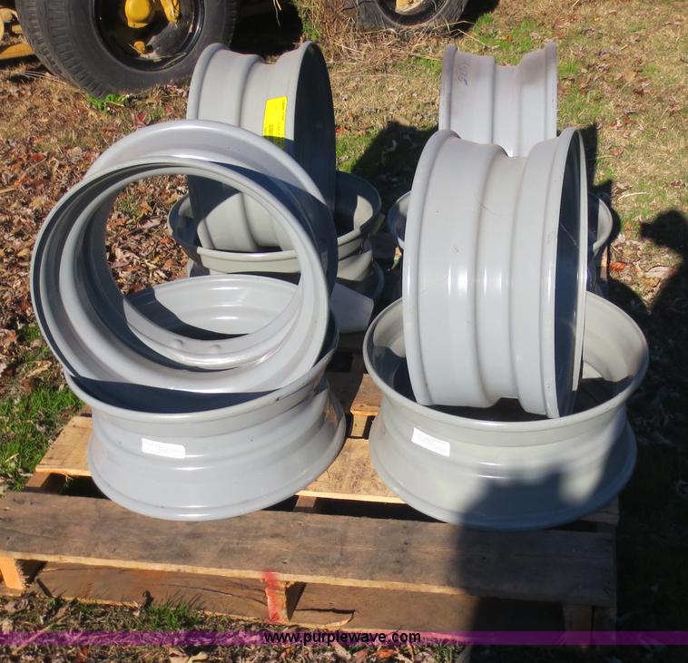 image for item F8045 1979 Dnyaweld tilt deck trailer