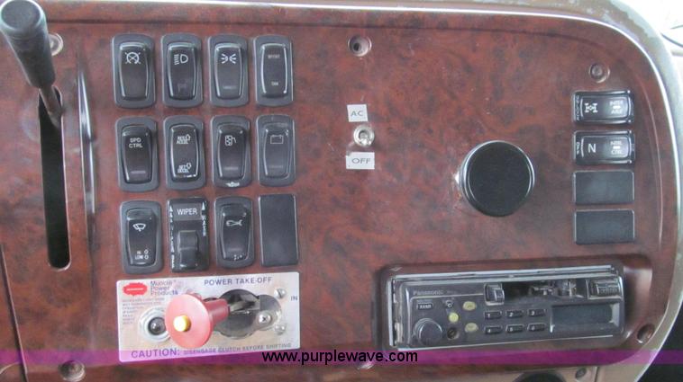 image for item G2162 2003 Mack CV713 waste disposal dump truck