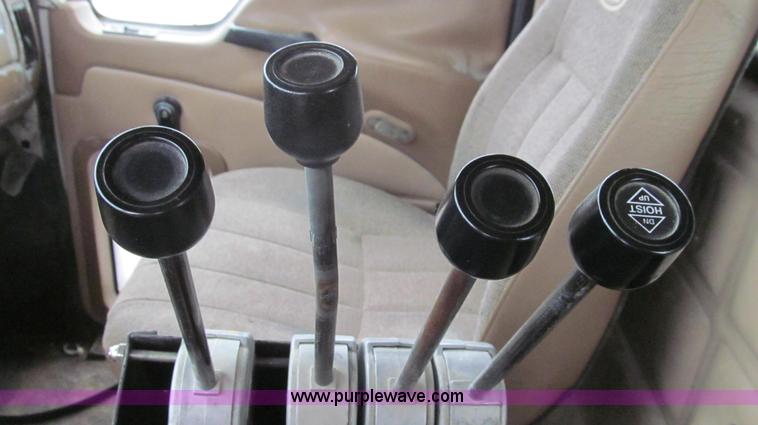 image for item G2162 2003 Mack CV713 waste disposal dump truck