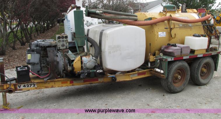 image for item G9210 1999 Ring-o-matic jet vacuum trailer