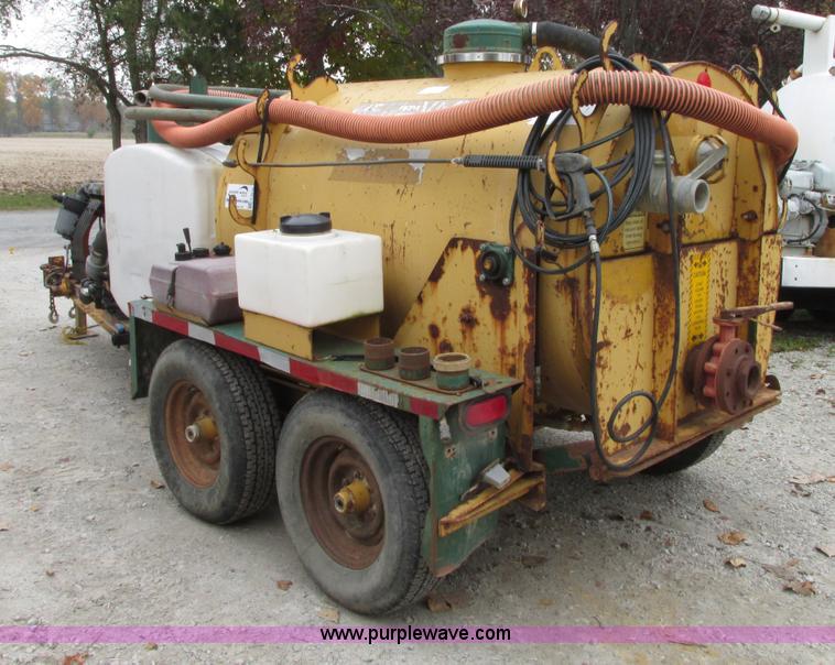 image for item G9210 1999 Ring-o-matic jet vacuum trailer