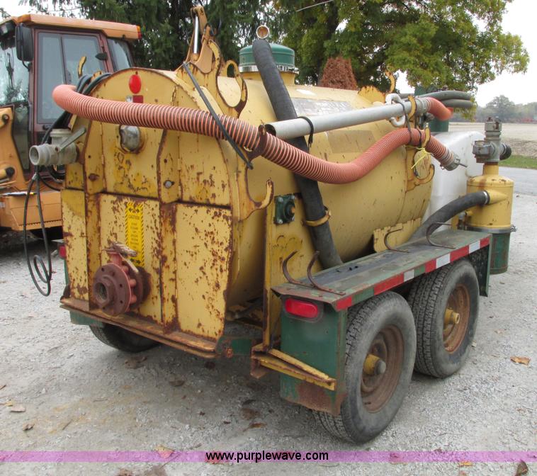 image for item G9210 1999 Ring-o-matic jet vacuum trailer