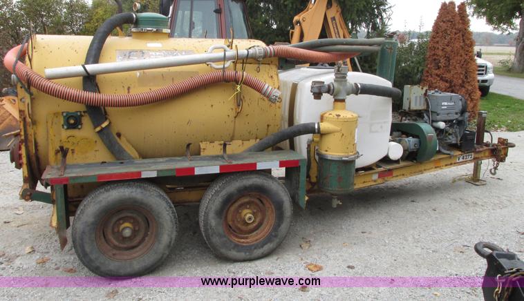 image for item G9210 1999 Ring-o-matic jet vacuum trailer