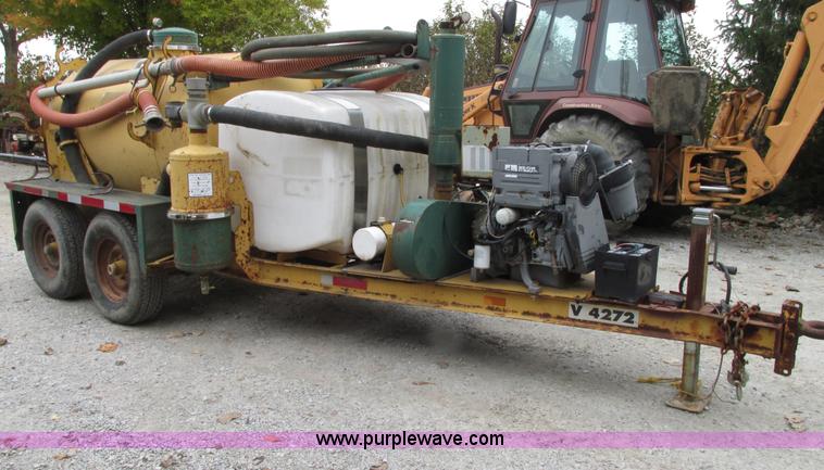 image for item G9210 1999 Ring-o-matic jet vacuum trailer