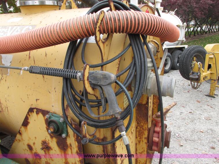 image for item G9210 1999 Ring-o-matic jet vacuum trailer