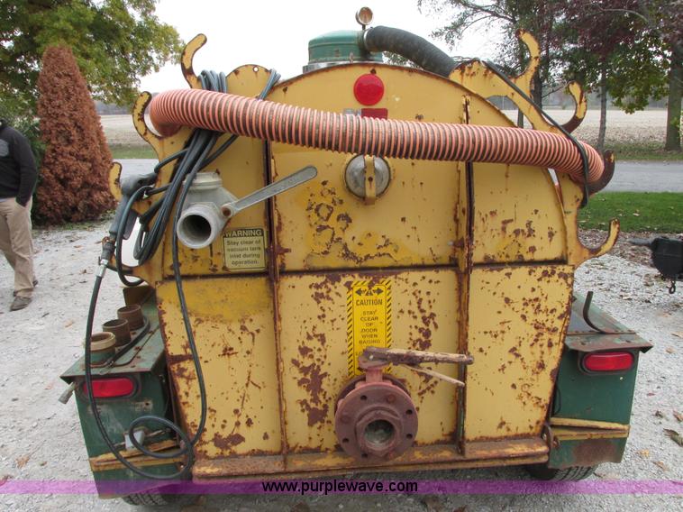 image for item G9210 1999 Ring-o-matic jet vacuum trailer