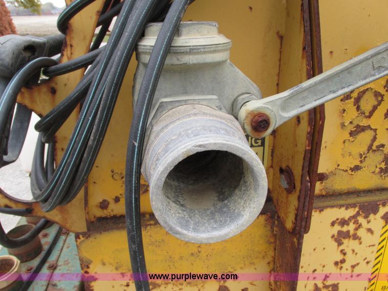 image for item G9210 1999 Ring-o-matic jet vacuum trailer