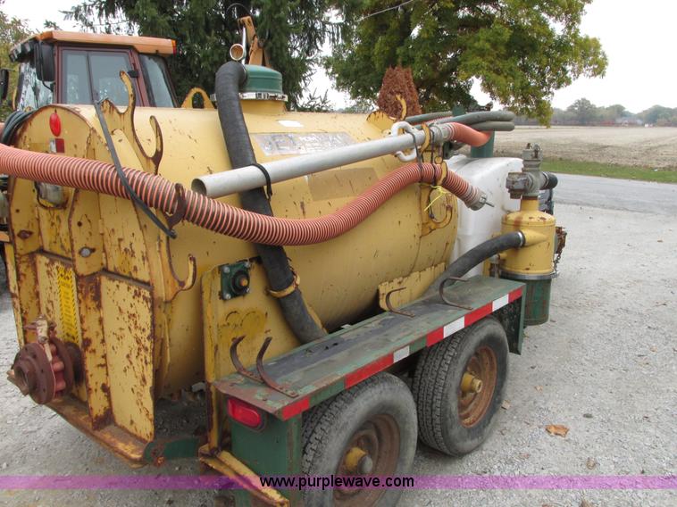 image for item G9210 1999 Ring-o-matic jet vacuum trailer