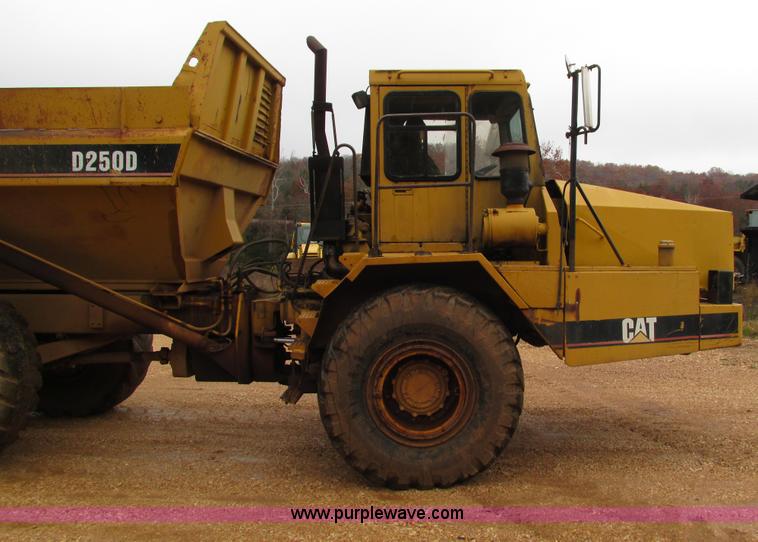 image for item G9396 Caterpillar D250D haul truck