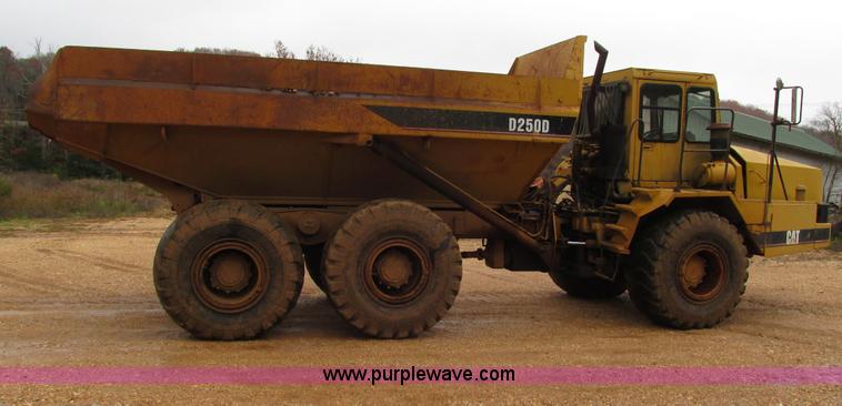 image for item G9396 Caterpillar D250D haul truck