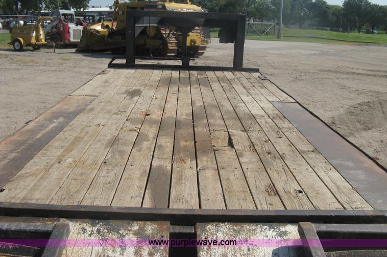 image for item H6415 1981 JFW triple axle gooseneck trailer