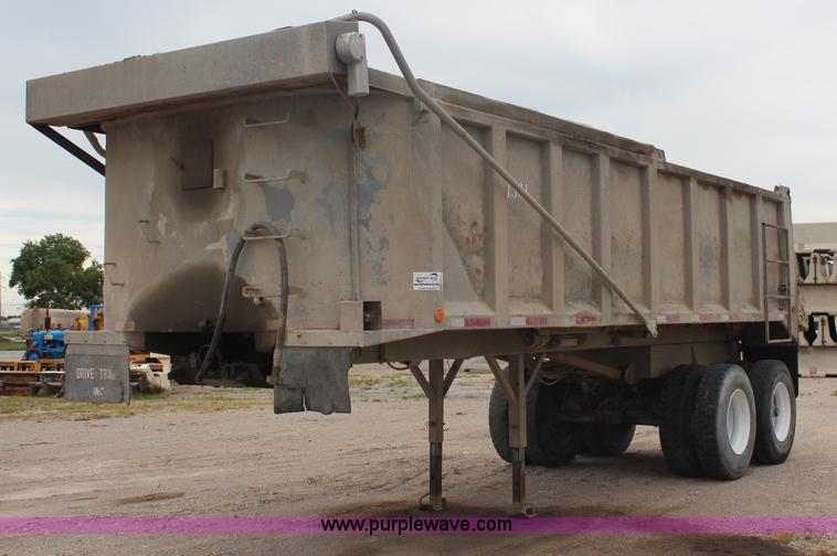image for item H6737 1997 Hilbilt end dump trailer