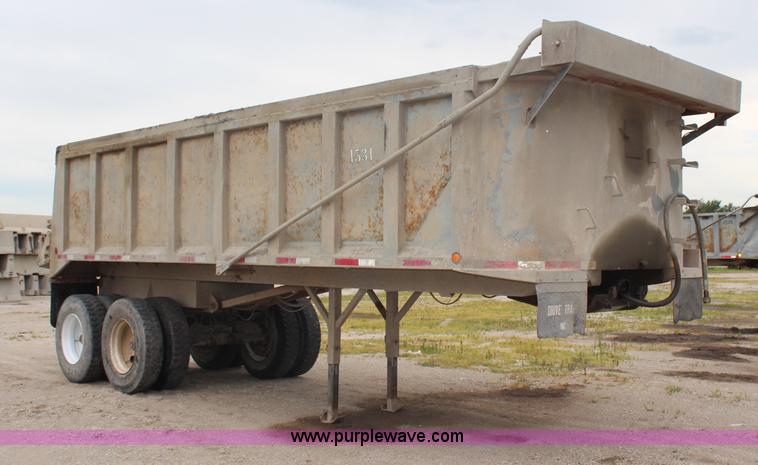 image for item H6737 1997 Hilbilt end dump trailer