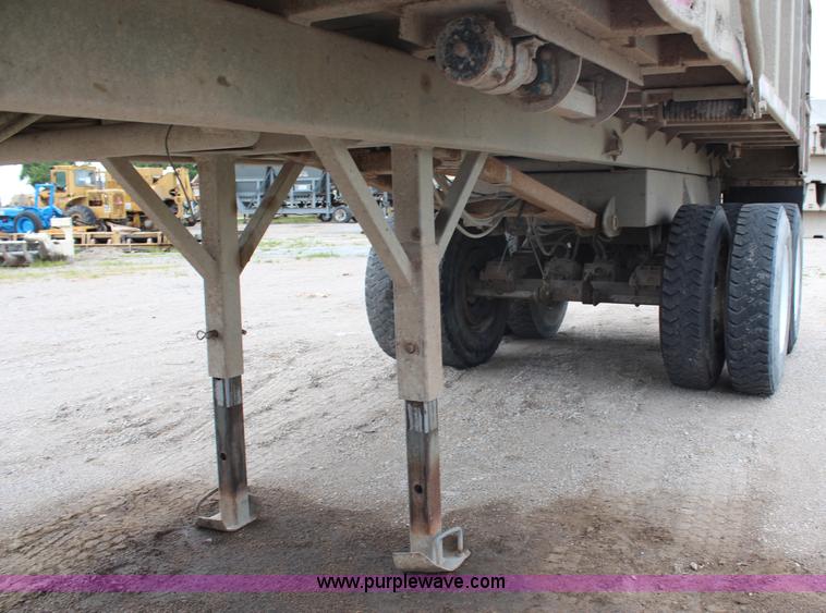 image for item H6737 1997 Hilbilt end dump trailer