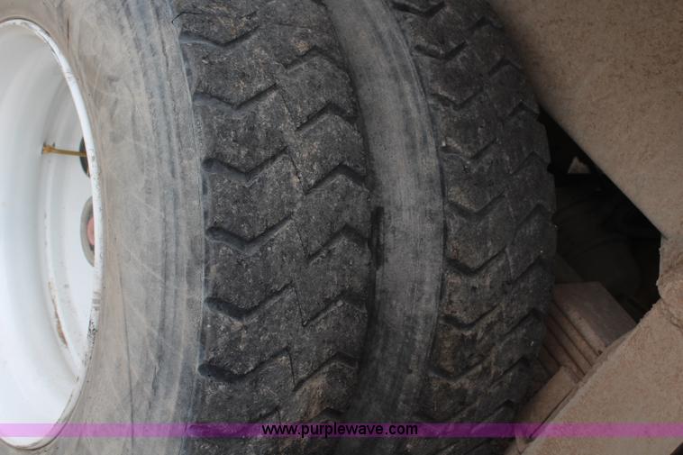 image for item H6737 1997 Hilbilt end dump trailer