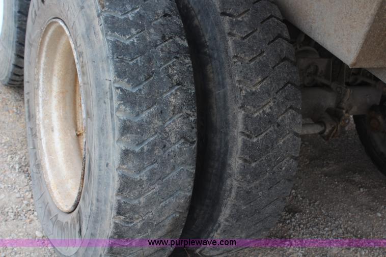 image for item H6737 1997 Hilbilt end dump trailer