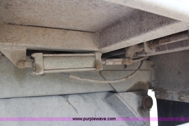 image for item H6737 1997 Hilbilt end dump trailer