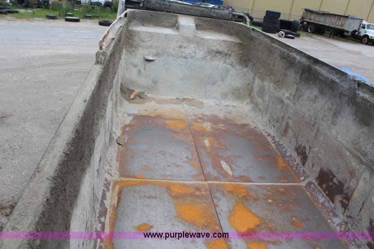 image for item H6737 1997 Hilbilt end dump trailer