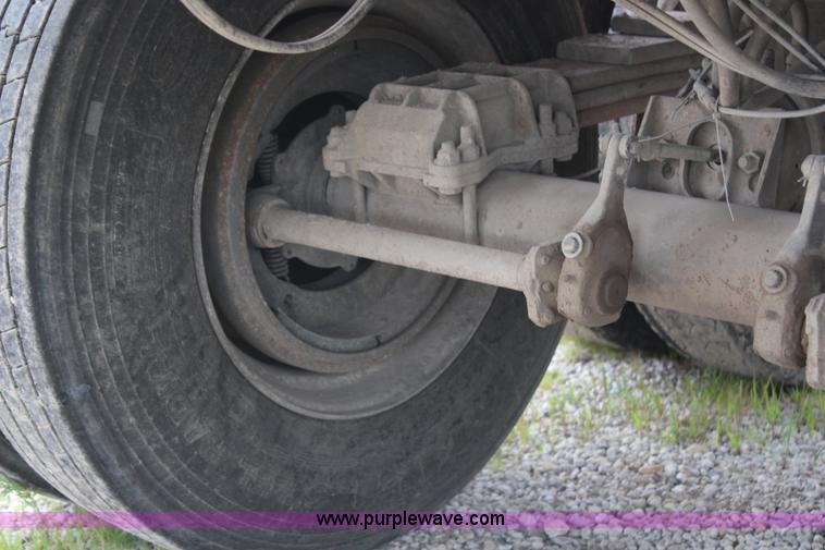 image for item H6738 1998 Hilbilt end dump trailer