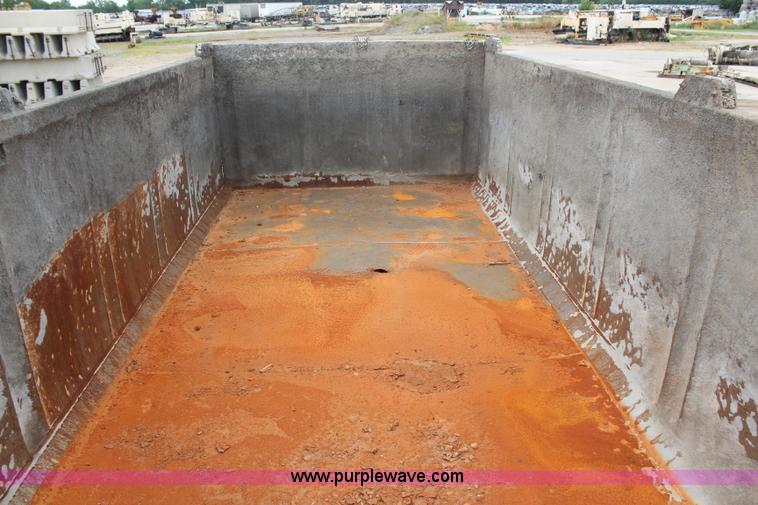 image for item H6738 1998 Hilbilt end dump trailer