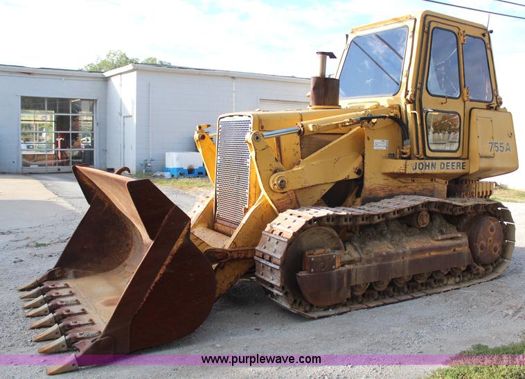 image for item H6797 1984 John Deere 755A track loader