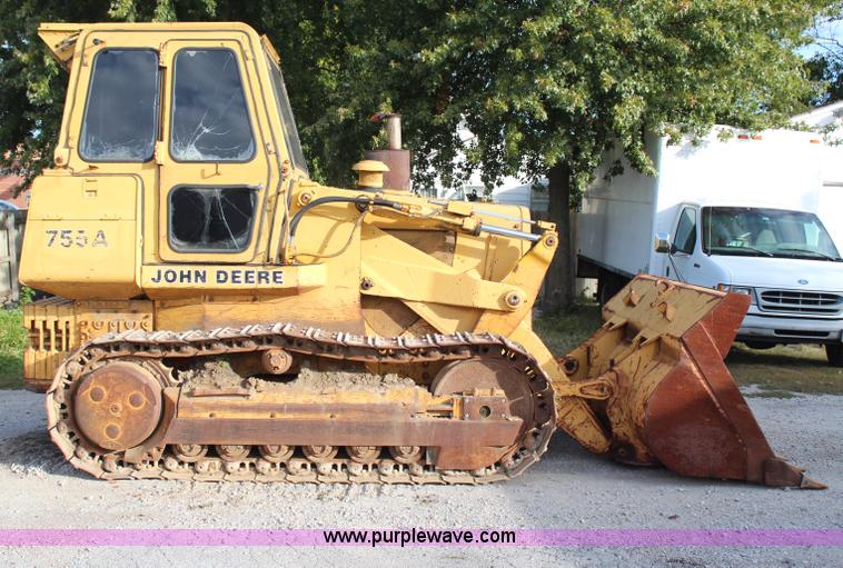 image for item H6797 1984 John Deere 755A track loader