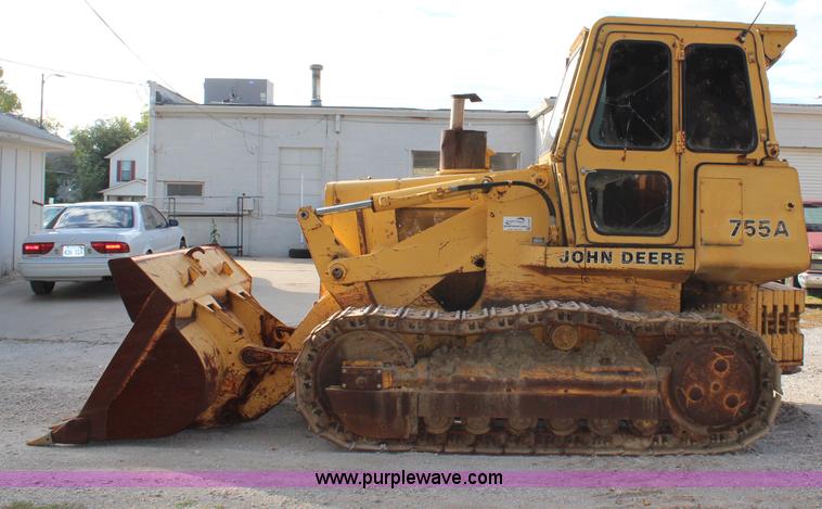 image for item H6797 1984 John Deere 755A track loader