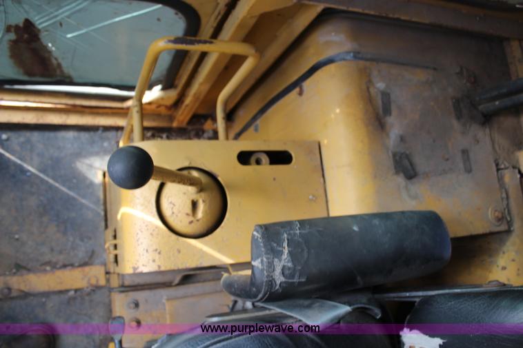 image for item H6797 1984 John Deere 755A track loader