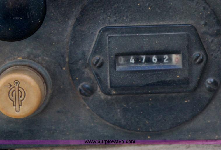 image for item H6797 1984 John Deere 755A track loader