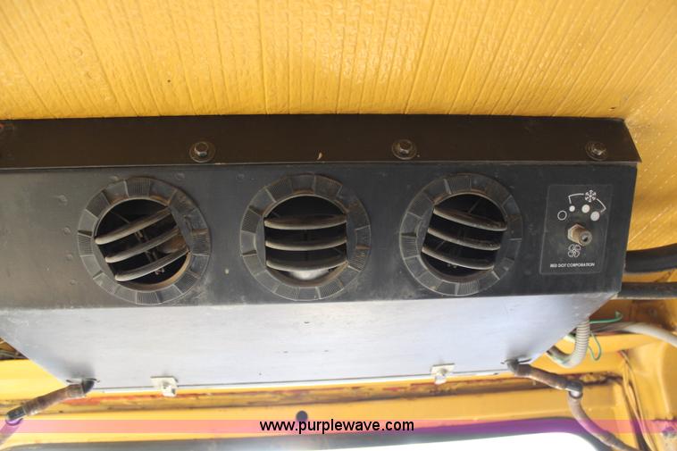 image for item H6797 1984 John Deere 755A track loader