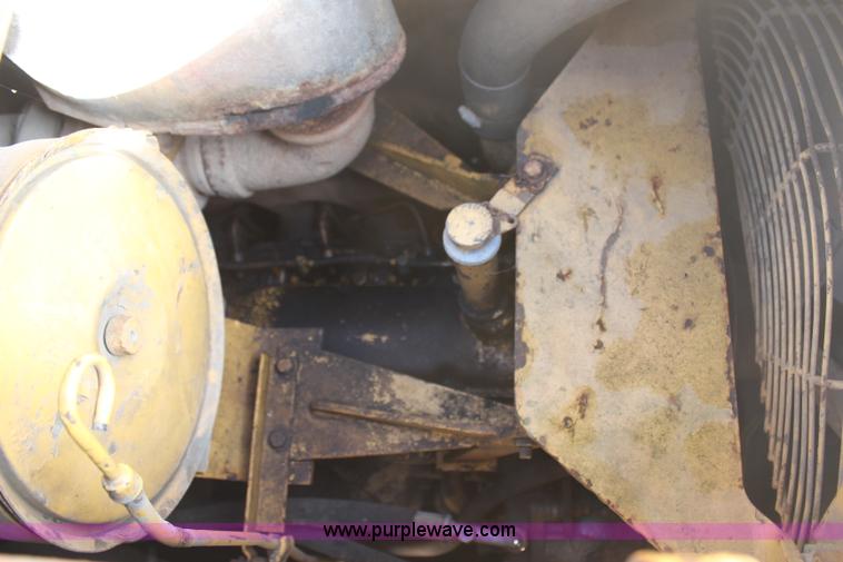 image for item H6797 1984 John Deere 755A track loader