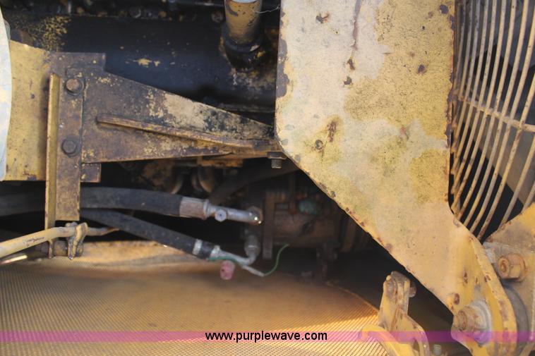 image for item H6797 1984 John Deere 755A track loader