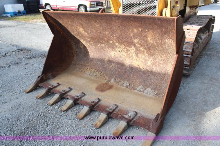 image for item H6797 1984 John Deere 755A track loader