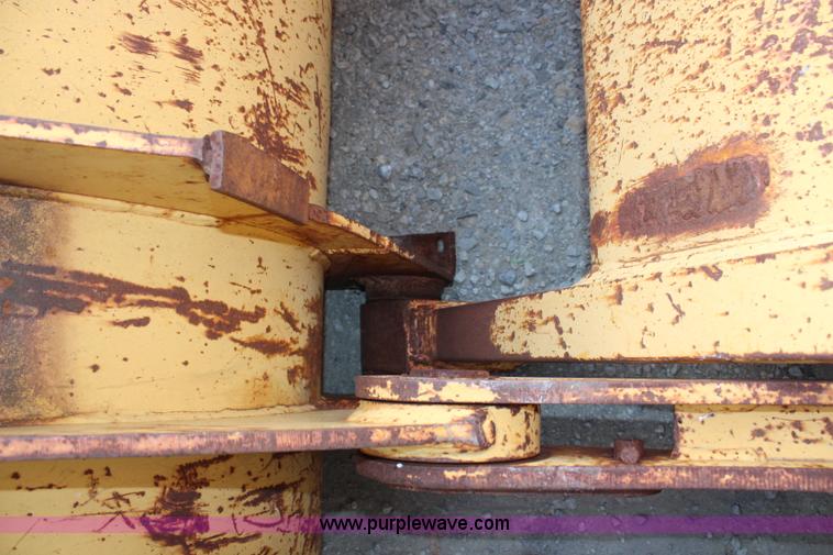 image for item H6797 1984 John Deere 755A track loader