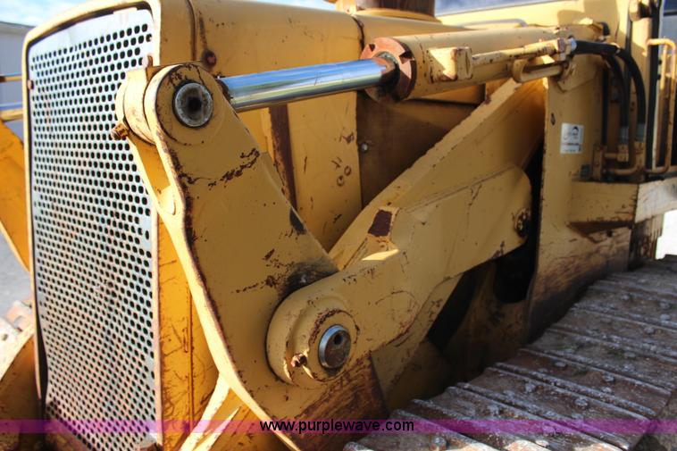 image for item H6797 1984 John Deere 755A track loader