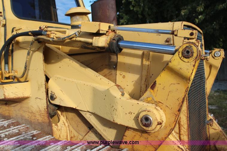 image for item H6797 1984 John Deere 755A track loader