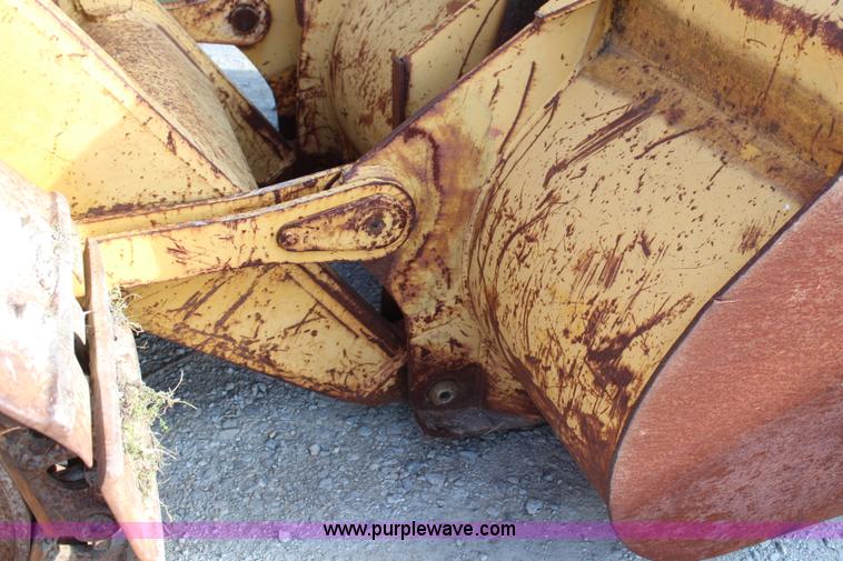 image for item H6797 1984 John Deere 755A track loader