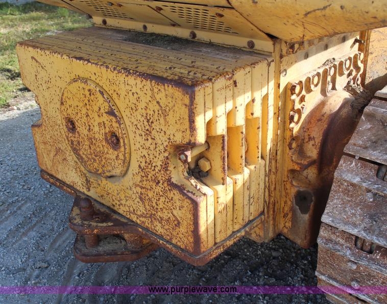 image for item H6797 1984 John Deere 755A track loader