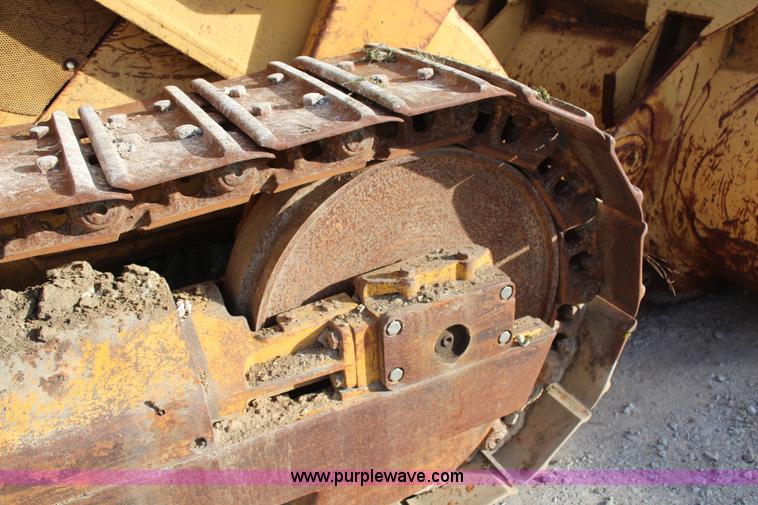 image for item H6797 1984 John Deere 755A track loader