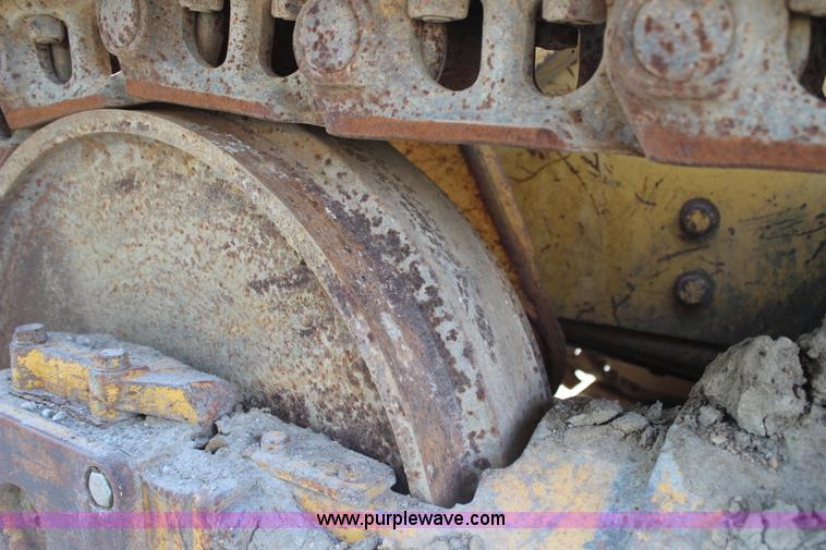 image for item H6797 1984 John Deere 755A track loader