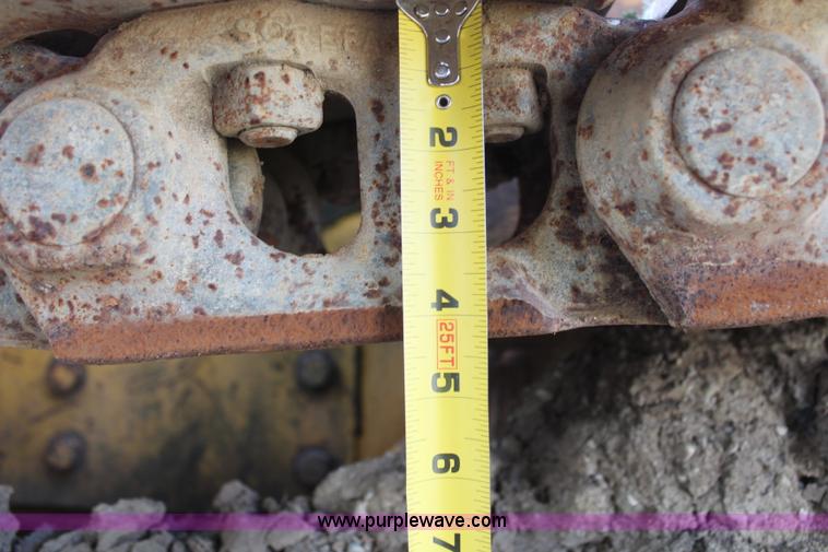 image for item H6797 1984 John Deere 755A track loader