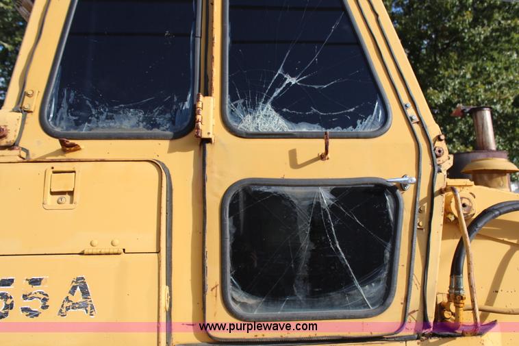 image for item H6797 1984 John Deere 755A track loader