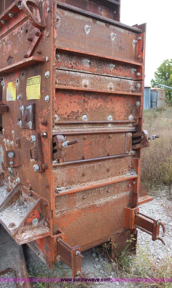 image for item H6823 1984 Universal rock crusher