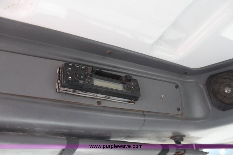 image for item H6981 2006 Freightliner Condor truck cab and chassis