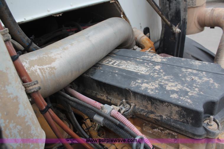 image for item H6981 2006 Freightliner Condor truck cab and chassis