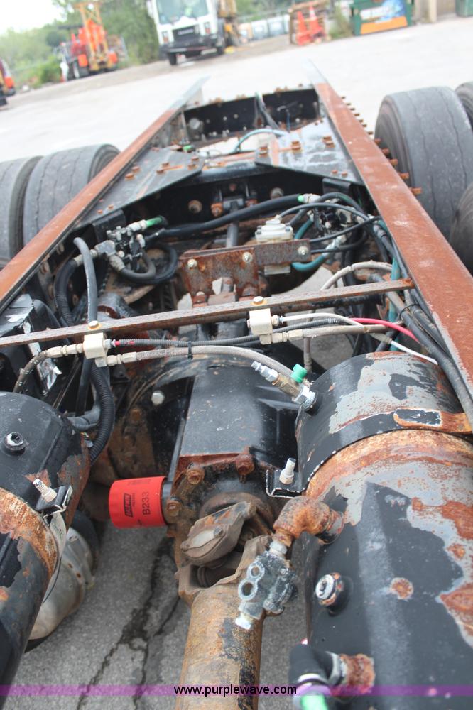 image for item H6981 2006 Freightliner Condor truck cab and chassis