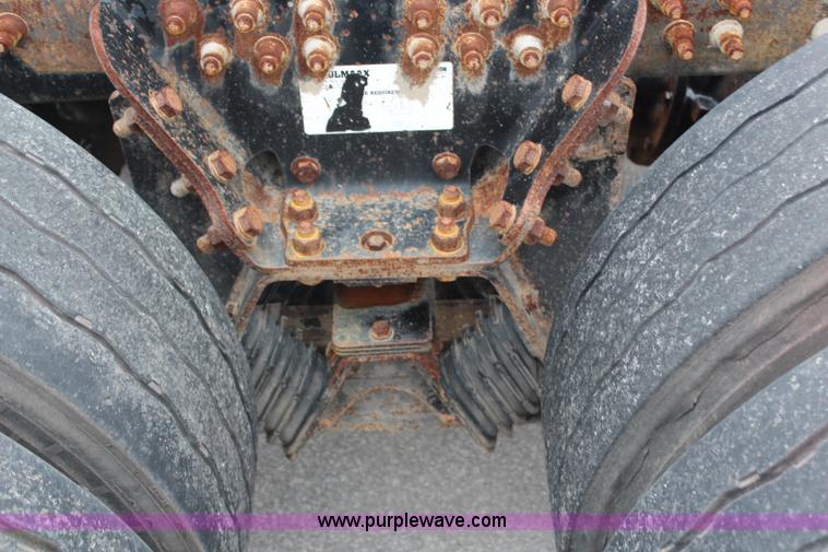 image for item H6981 2006 Freightliner Condor truck cab and chassis