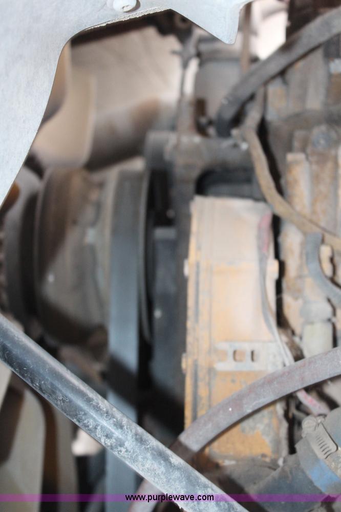 image for item H6981 2006 Freightliner Condor truck cab and chassis